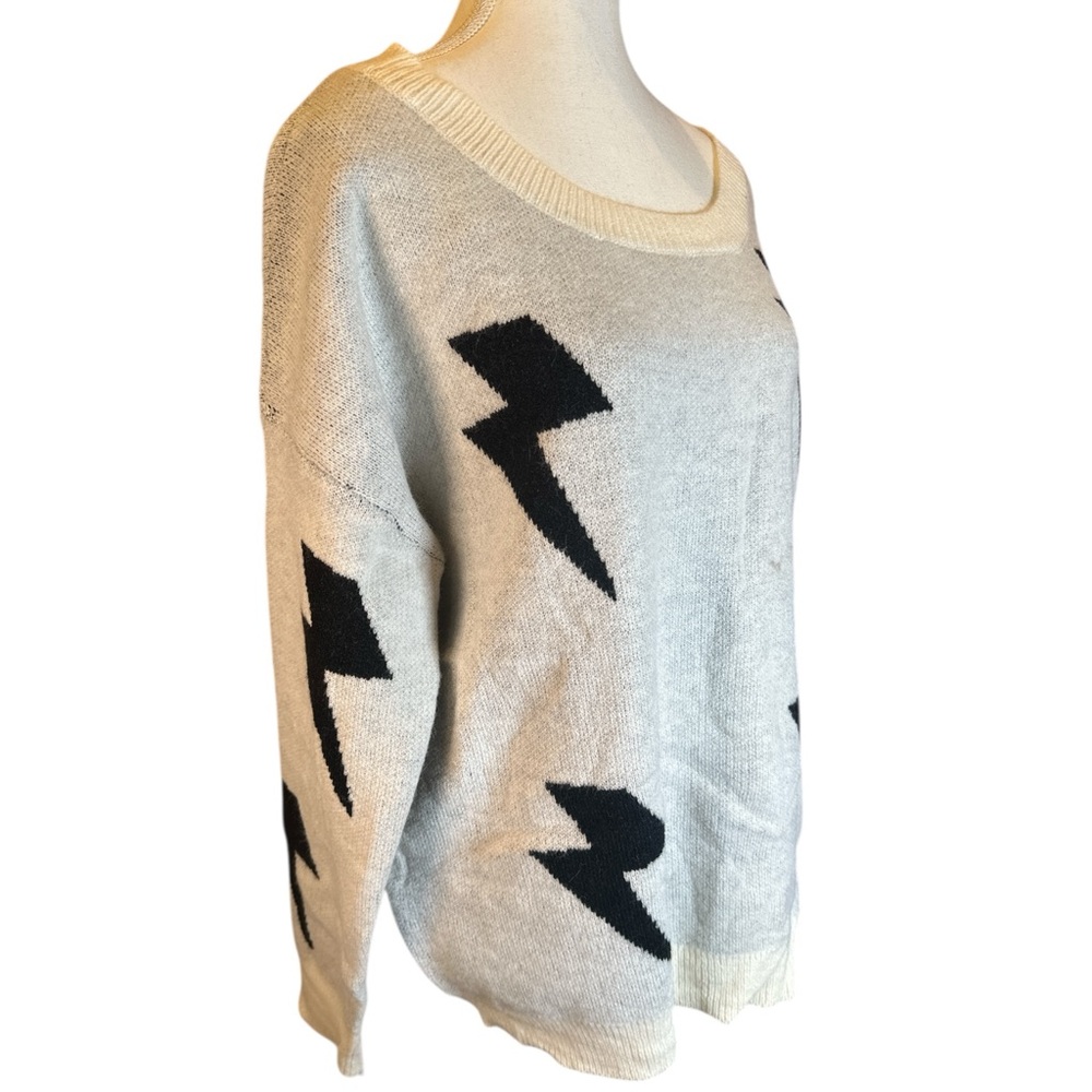 MIRACLE NWT Cozy Black and White Sweater - Picture 3 of 10